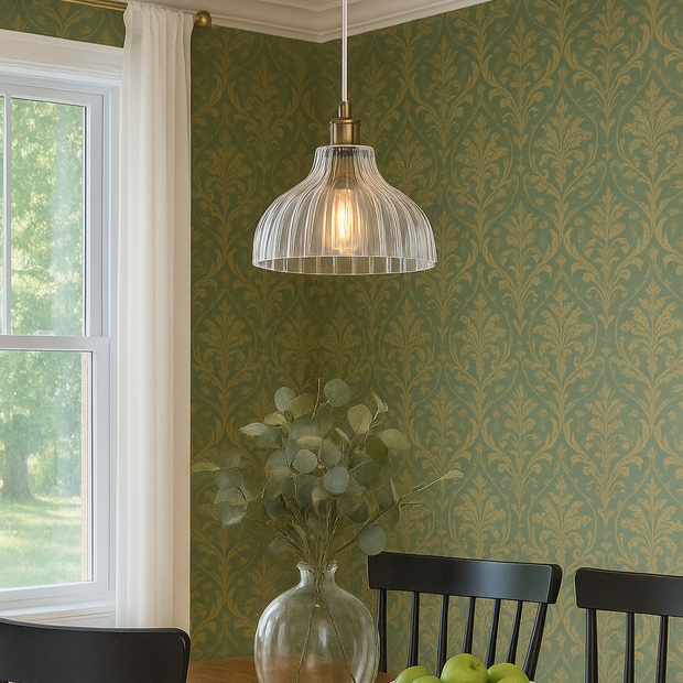A stylish clear glass pendant with an attractive ribbed effect.